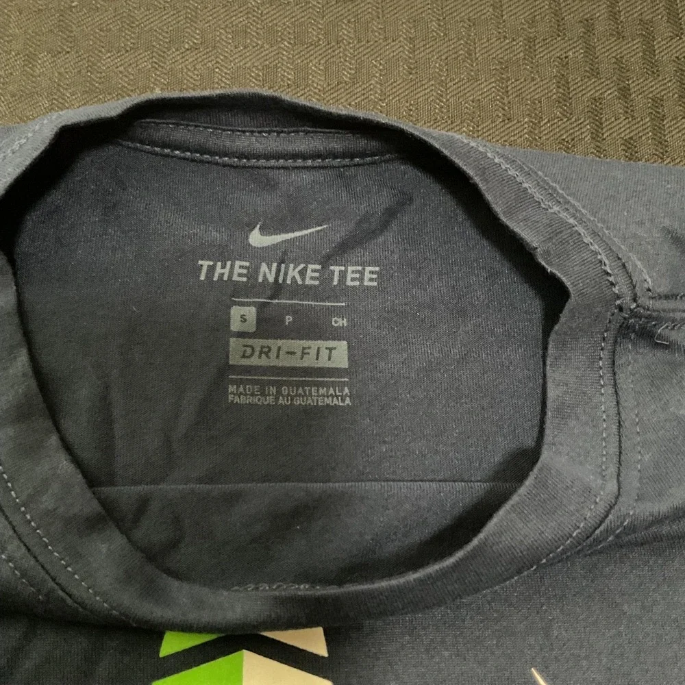 Seattle Seahawks Shirt Mens Small‎ Blue NFL Football Nike Dri Fit Tee T-Shirt